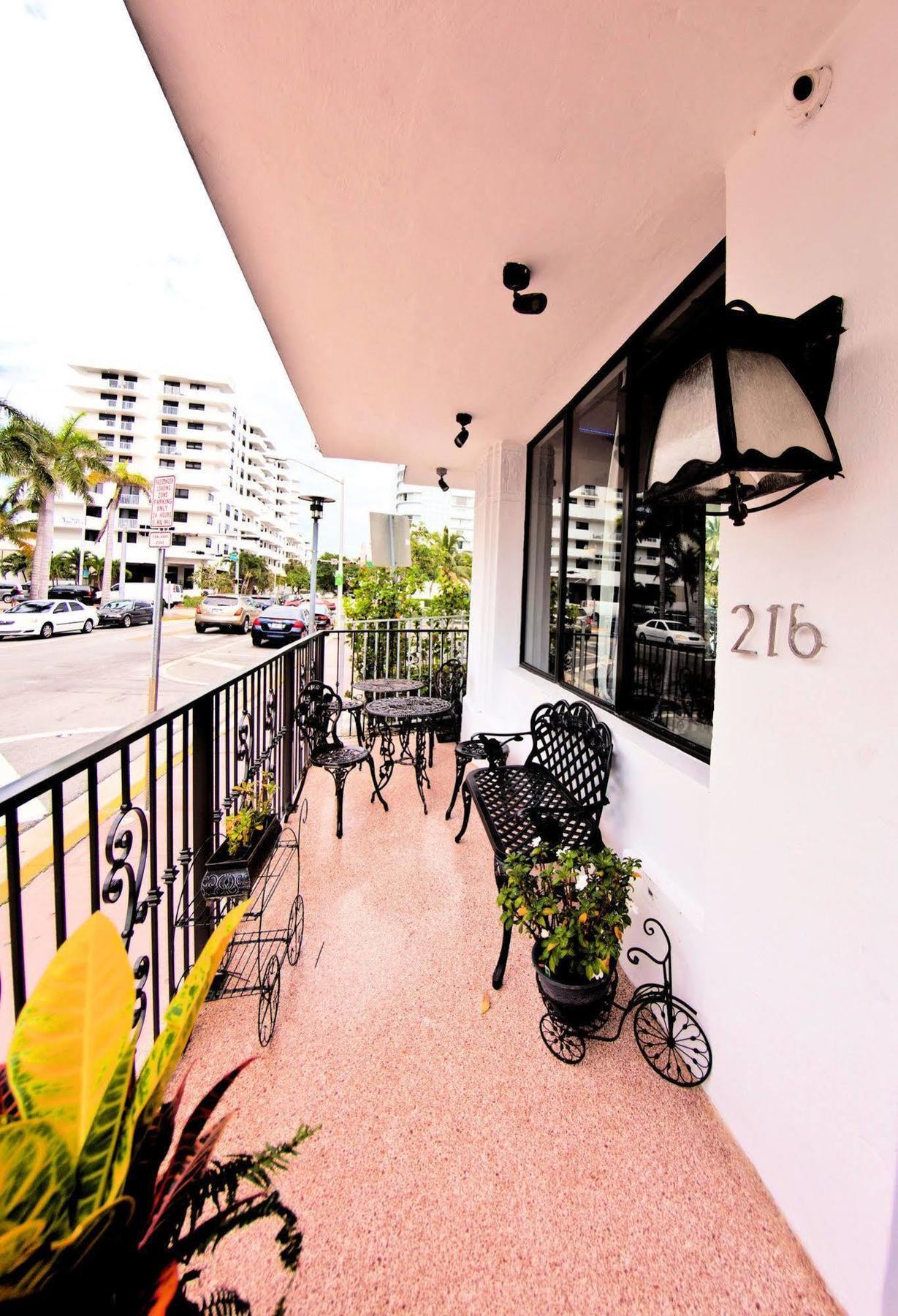 Notebook Miami Beach Hotel Exterior photo